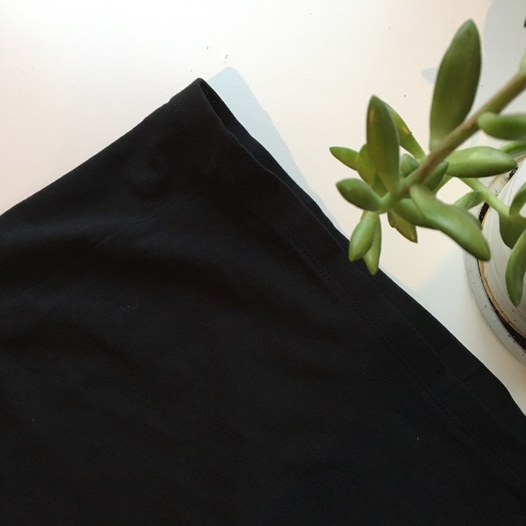 Black mini skirt - Picture 3 of 3